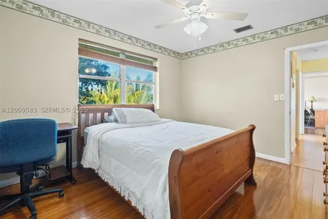 1001 SW 100th Terrace Pembroke Pines FL 33025