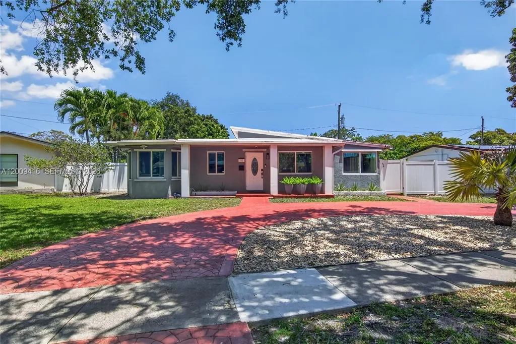 211 S 57th Way Hollywood FL 33023
