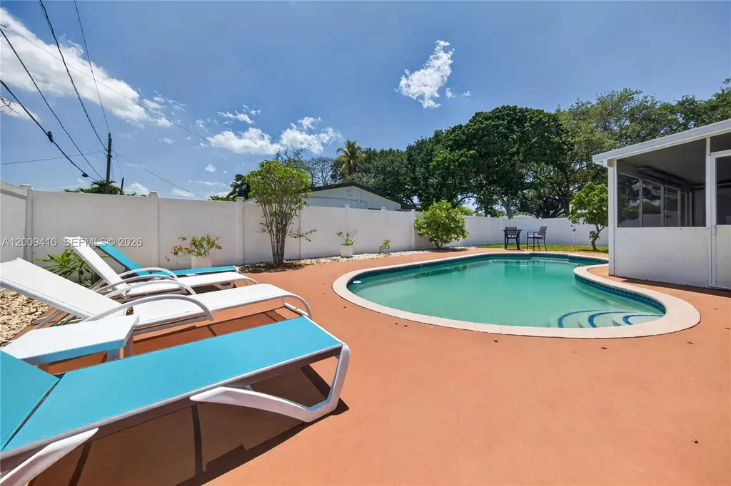 211 S 57th Way Hollywood FL 33023