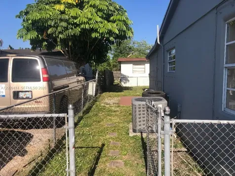 3321 SW 91st Avenue Miami FL 33165
