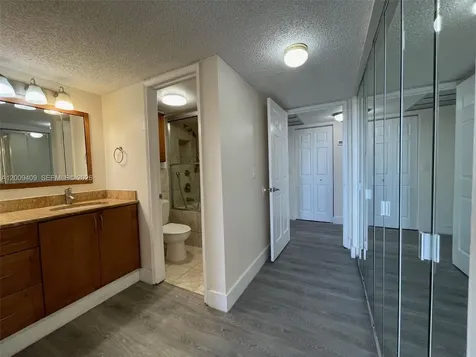 9471 Evergreen Place Davie FL 33324