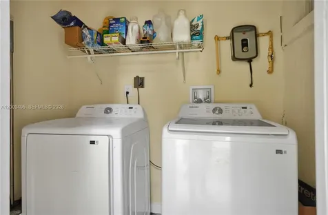 2113 NW 93rd Street Miami FL 33147