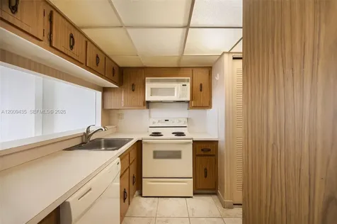 600 NE 36th Street Miami FL 33137