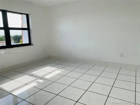 1325 W 68th Street Hialeah FL 33014