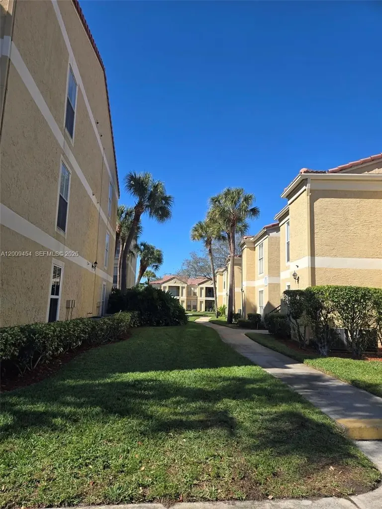 733 Riverside Drive Coral Springs FL 33071