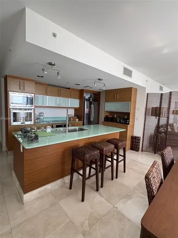 5875 Collins Avenue Miami Beach FL 33140