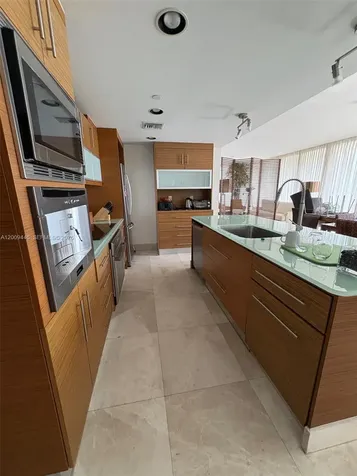 5875 Collins Avenue Miami Beach FL 33140