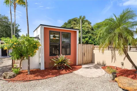 2618 Monroe Street Hollywood FL 33020