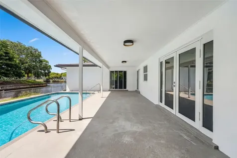 6091 SW 14th Street Plantation FL 33317