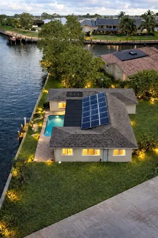6091 SW 14th Street Plantation FL 33317