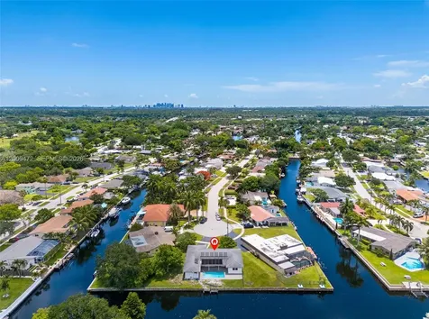 6091 SW 14th Street Plantation FL 33317