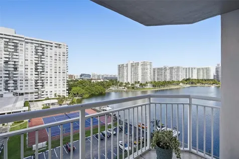 18071 Biscayne Boulevard Aventura FL 33160