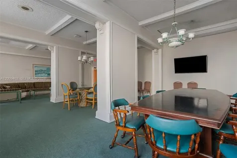 18071 Biscayne Boulevard Aventura FL 33160