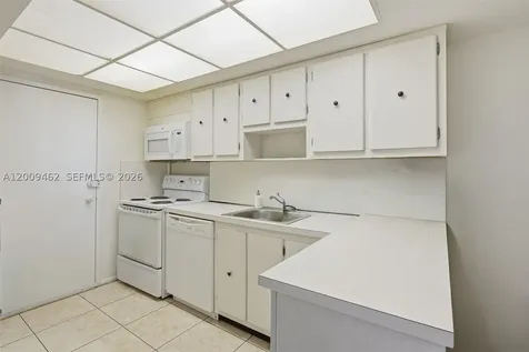18071 Biscayne Boulevard Aventura FL 33160