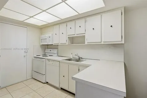 18071 Biscayne Boulevard Aventura FL 33160