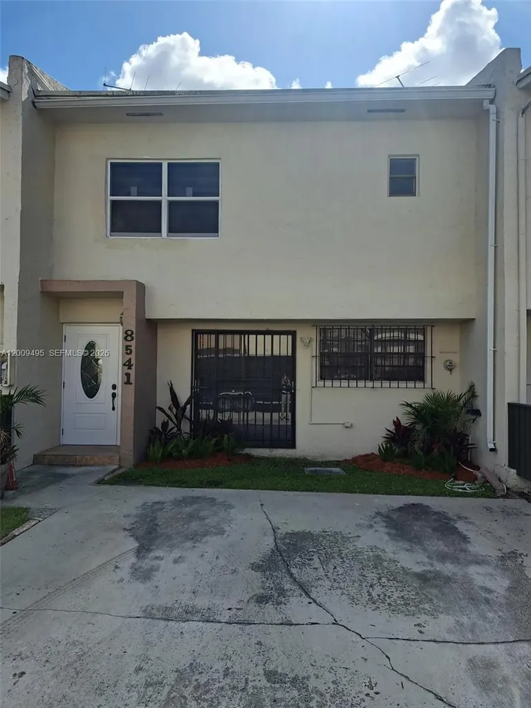 8541 NW 7th Street Miami FL 33126