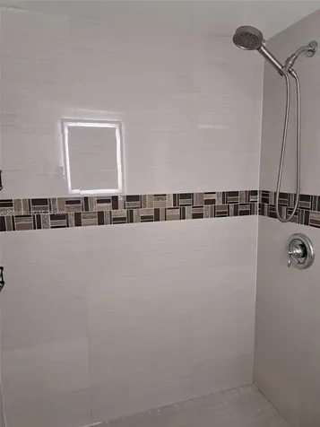 8541 NW 7th Street Miami FL 33126