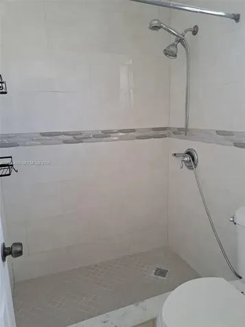 8541 NW 7th Street Miami FL 33126
