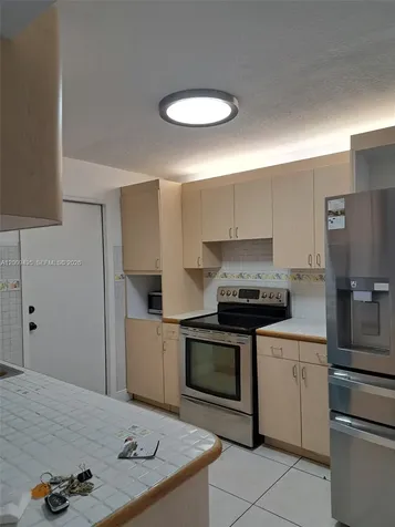 8541 NW 7th Street Miami FL 33126