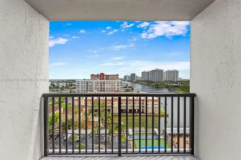 2017 S Ocean Drive Hallandale Beach FL 33009