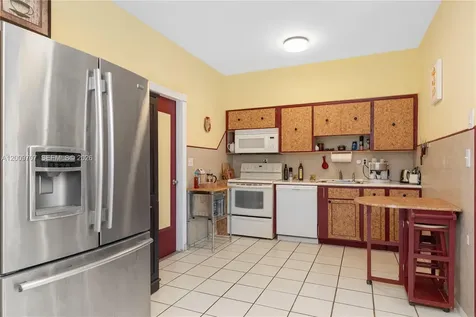 906 NE 5th Street Hallandale Beach FL 33009