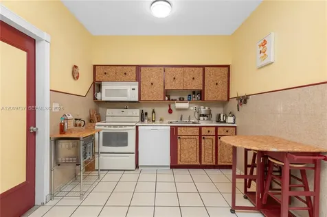 906 NE 5th Street Hallandale Beach FL 33009