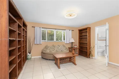 906 NE 5th Street Hallandale Beach FL 33009