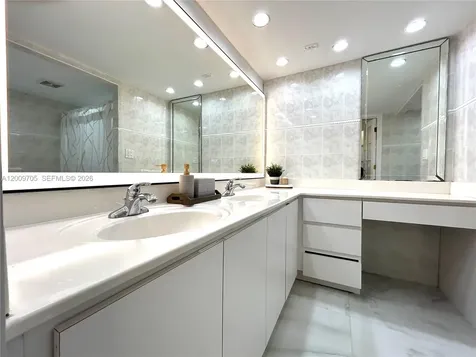 6039 Collins Avenue Miami Beach FL 33140
