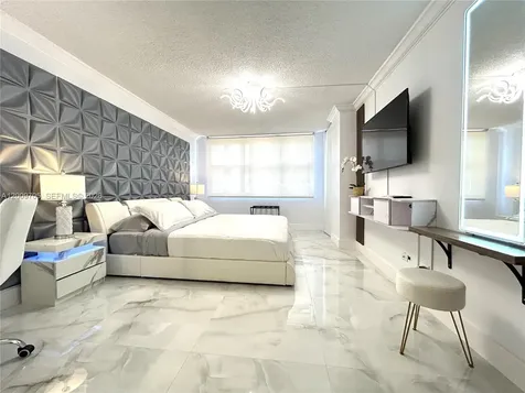 6039 Collins Avenue Miami Beach FL 33140