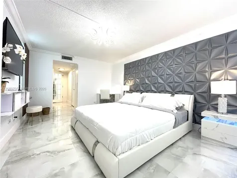 6039 Collins Avenue Miami Beach FL 33140