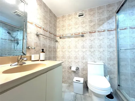 6039 Collins Avenue Miami Beach FL 33140