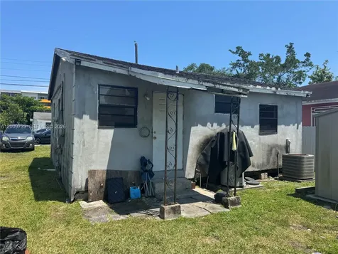 5224 NW 24th Court Miami FL 33142