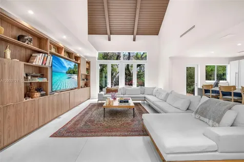 1933 S Oak Haven Circle Miami FL 33179