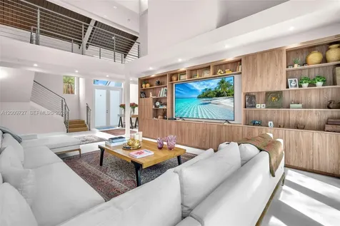1933 S Oak Haven Circle Miami FL 33179