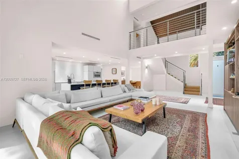 1933 S Oak Haven Circle Miami FL 33179