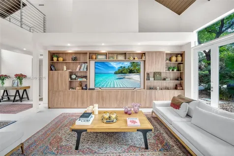 1933 S Oak Haven Circle Miami FL 33179