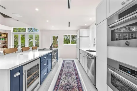 1933 S Oak Haven Circle Miami FL 33179