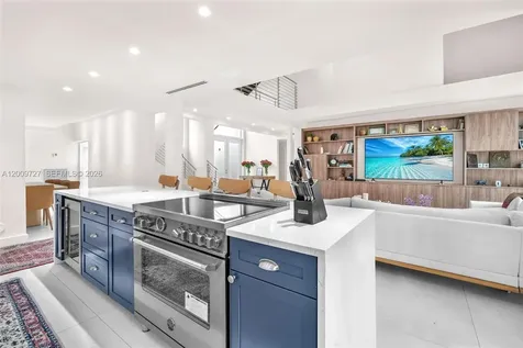 1933 S Oak Haven Circle Miami FL 33179