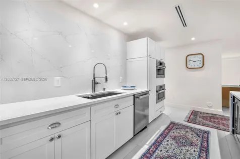 1933 S Oak Haven Circle Miami FL 33179