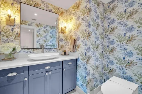 1933 S Oak Haven Circle Miami FL 33179
