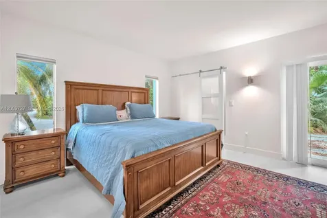 1933 S Oak Haven Circle Miami FL 33179