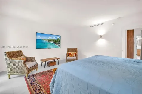 1933 S Oak Haven Circle Miami FL 33179