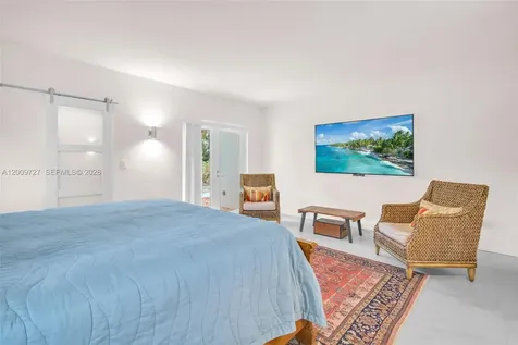 1933 S Oak Haven Circle Miami FL 33179