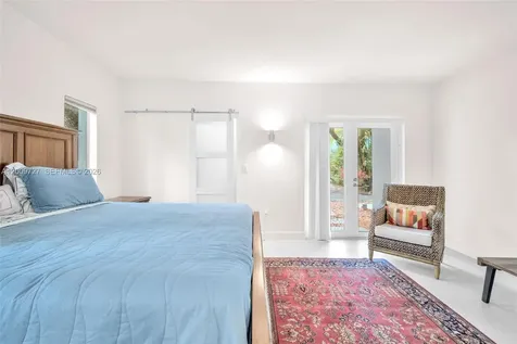 1933 S Oak Haven Circle Miami FL 33179