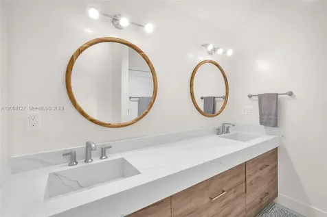 1933 S Oak Haven Circle Miami FL 33179