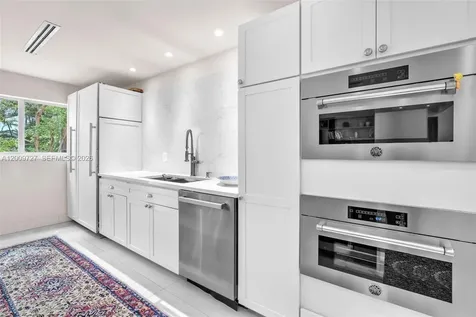1933 S Oak Haven Circle Miami FL 33179