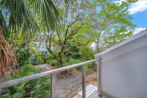 1933 S Oak Haven Circle Miami FL 33179