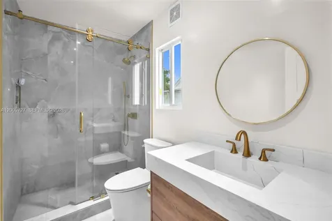 1933 S Oak Haven Circle Miami FL 33179
