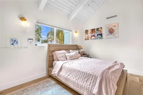 1933 S Oak Haven Circle Miami FL 33179
