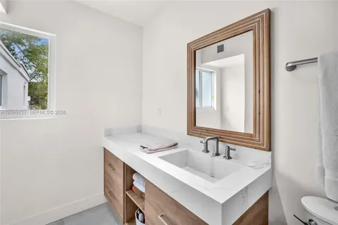 1933 S Oak Haven Circle Miami FL 33179